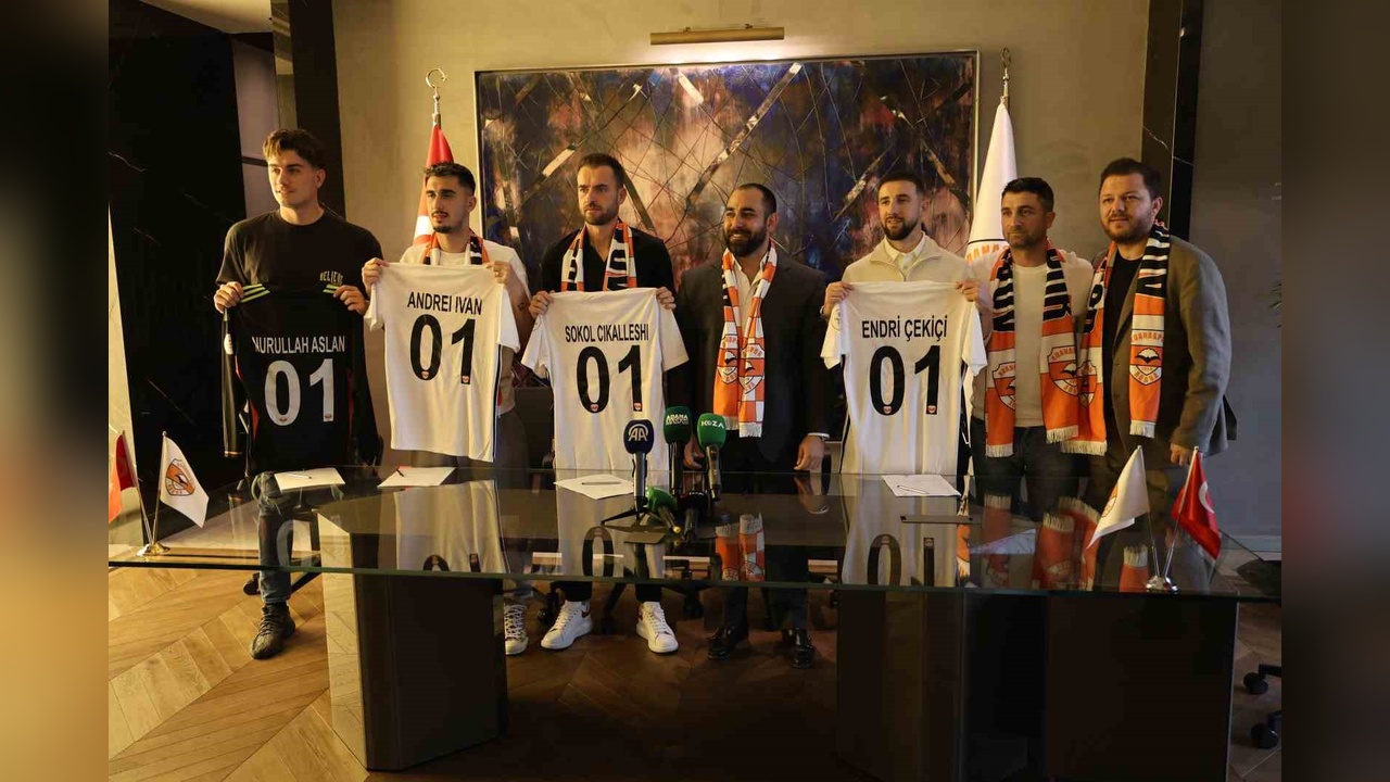 Adanaspor, Dört Yeni Transfer İçin İmza Töreni Düzenledi