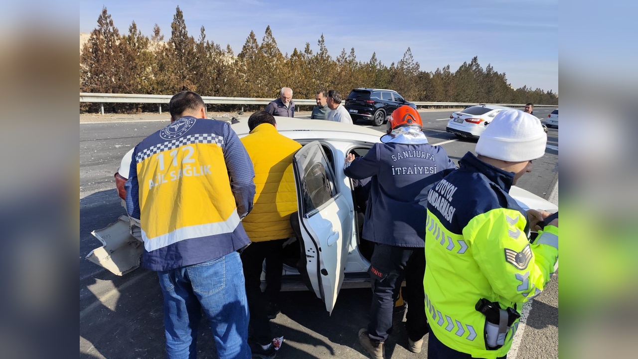 İki Otomobilin Çarpışması Sonucu 12 Kişi Yaralandı