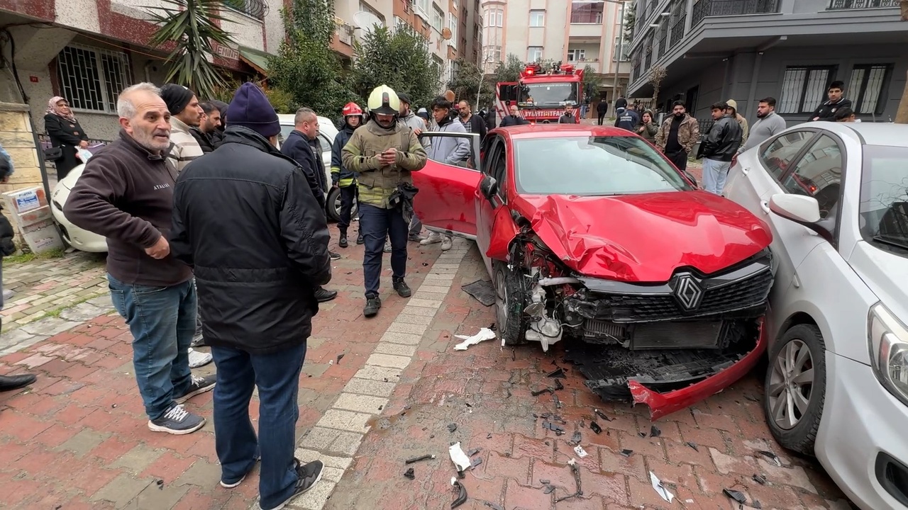 Avcılar'da Kaza: Yayaya ve İki Araca Çarpan Sürücü Kaçtı