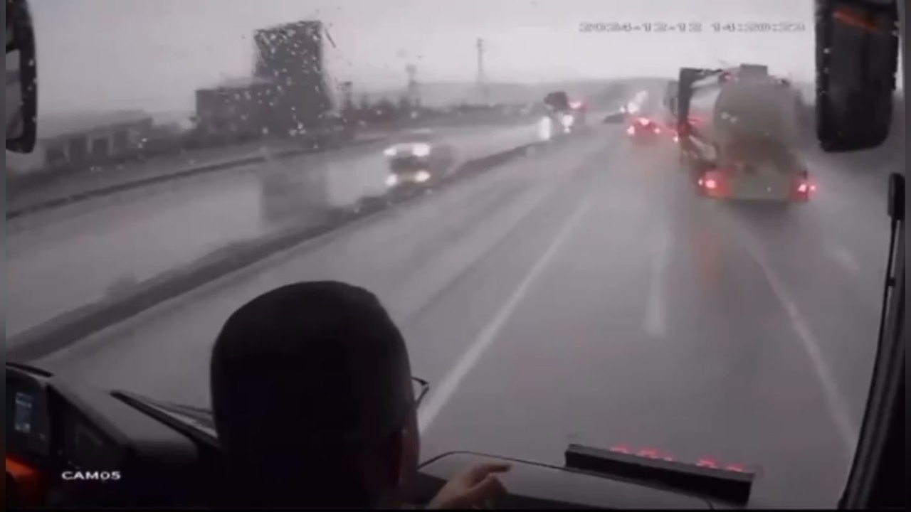 TIR Sürücüsüne Hatalı Şerit Değiştirme Ceza