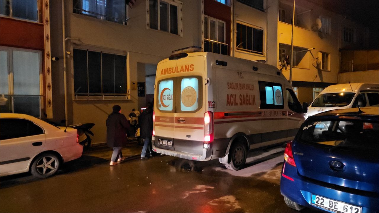 Banyoda Bıçaklanmış Halde Bulunan Adamın Ölümü Şok Etti
