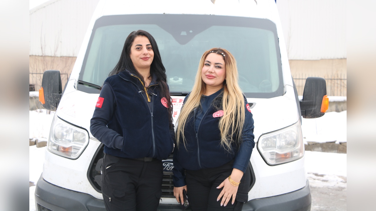 Yüksekova'da Kadın Ambulans Şoförleri Görevde