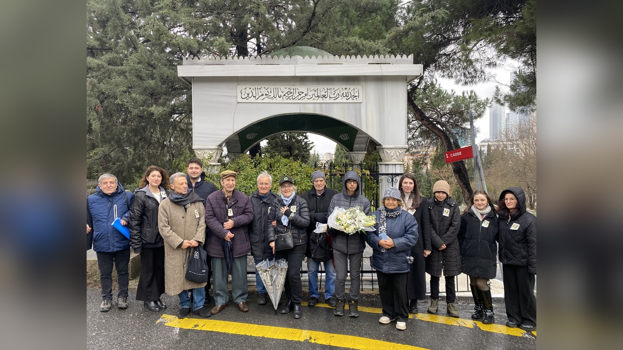 Safiye Ayla, Mezarı Başında Anıldı