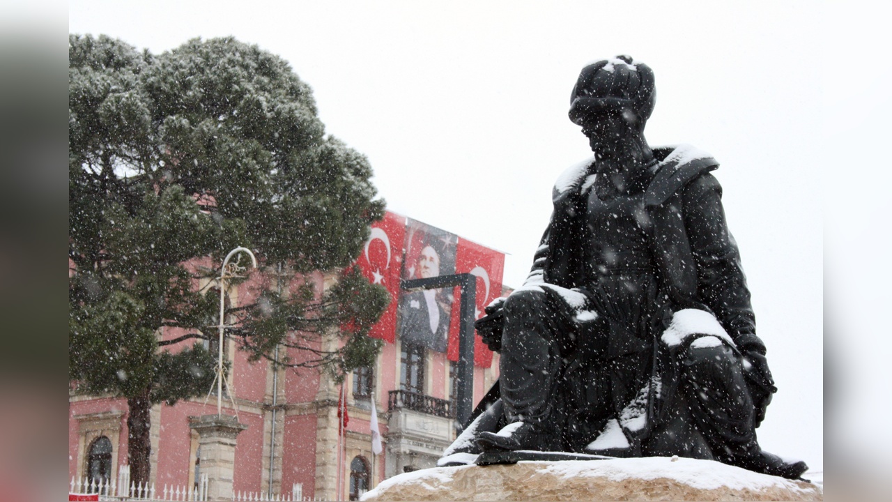 Edirne'yi Beyaza Bürüyen Kar Yağışı Hayatı Olumsuz Etkiledi