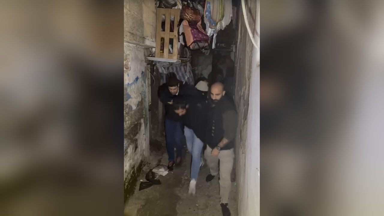 İzmir'de Uyuşturucu Operasyonu: İki Kişi Tutuklandı