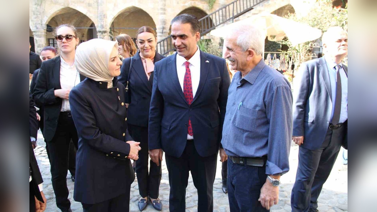 Bakan Göktaş, Lefkoşa'da Esnaflarla Bir Araya Geldi