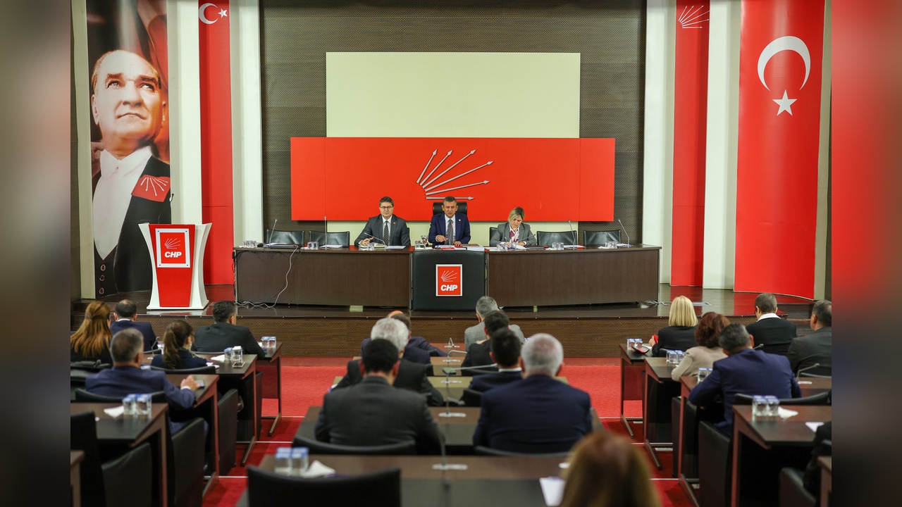 CHP Parti Meclisi, Özgür Özel'in Başkanlığında Toplandı