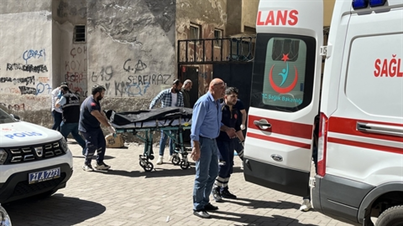 Boşanma Günü Kanlı Bitti: Eski Eş ve Yanındaki Kişi Öldürüldü