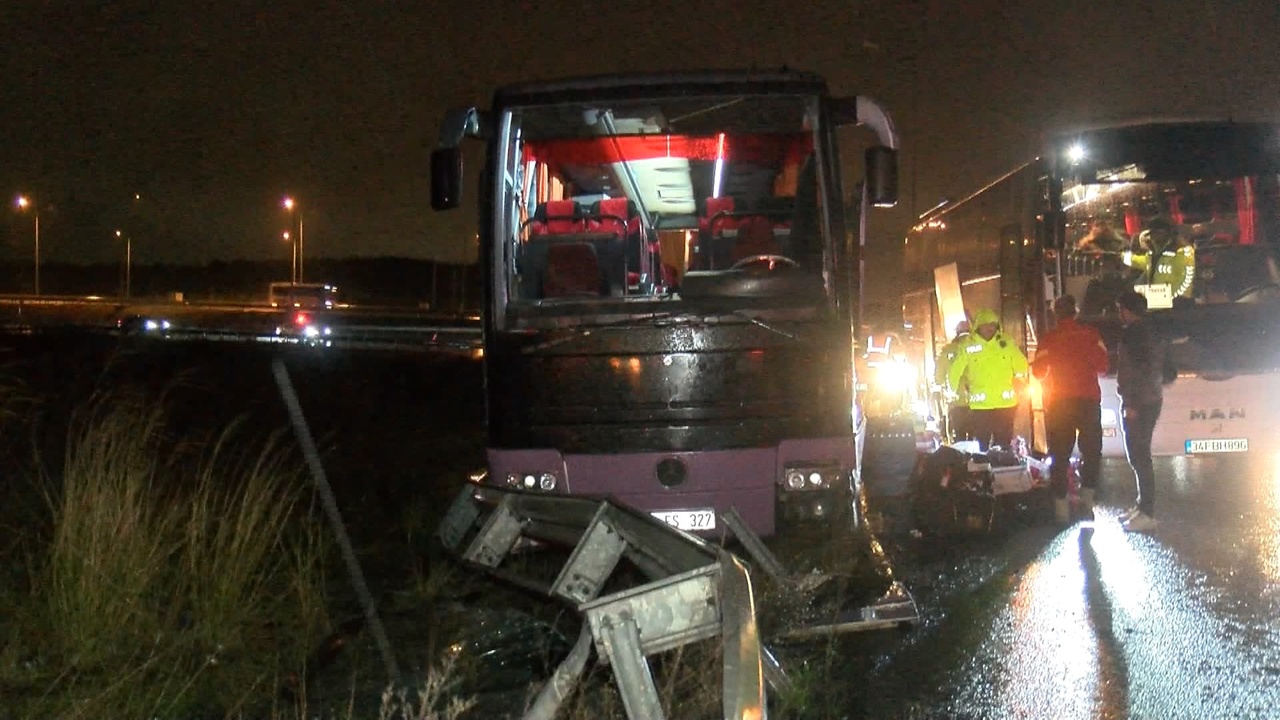 Arnavutköy'de Kalp Krizi Geçiren Şoförün Otobüsü Kaza Yaptı