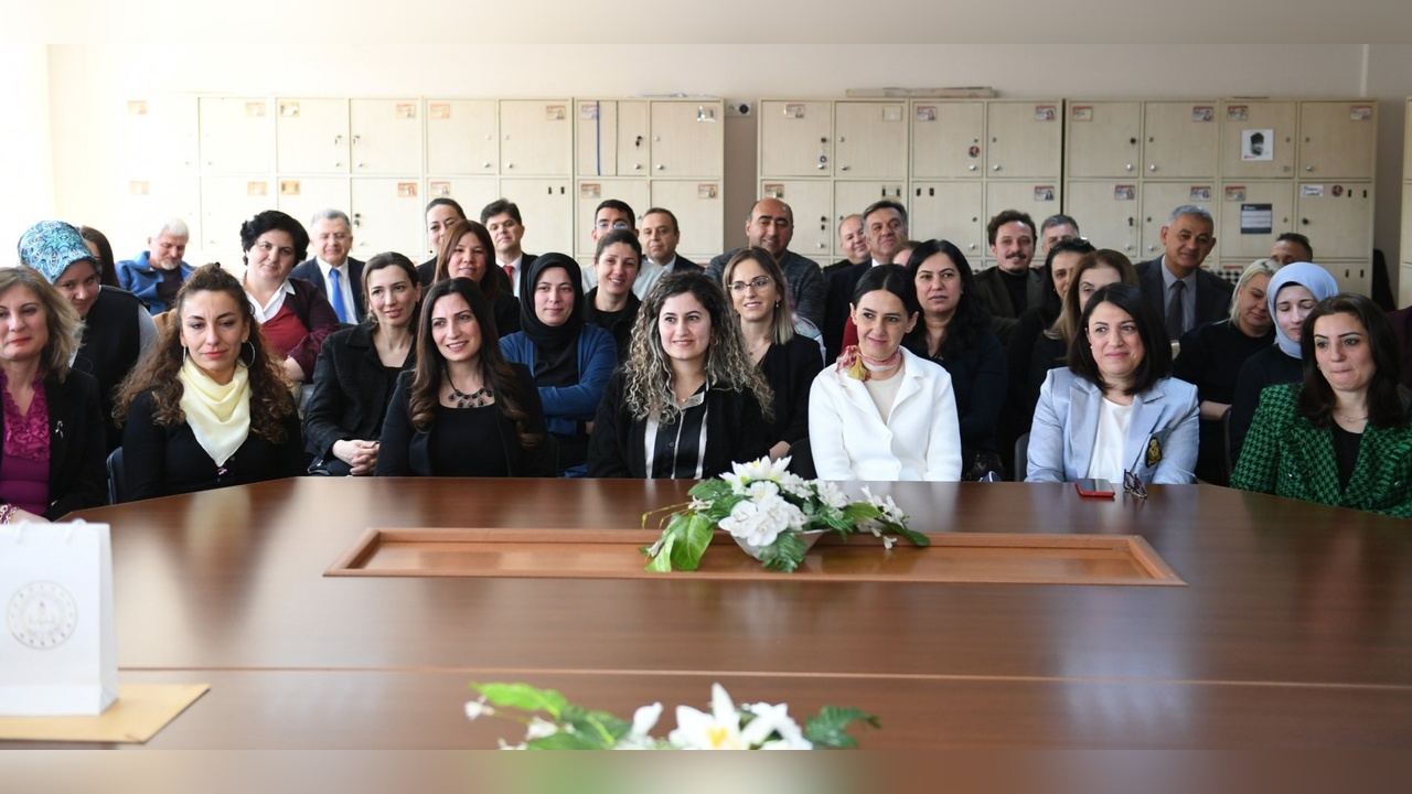 316 Bin Öğretmene Uzman ve Başöğretmen Unvanı Verildi