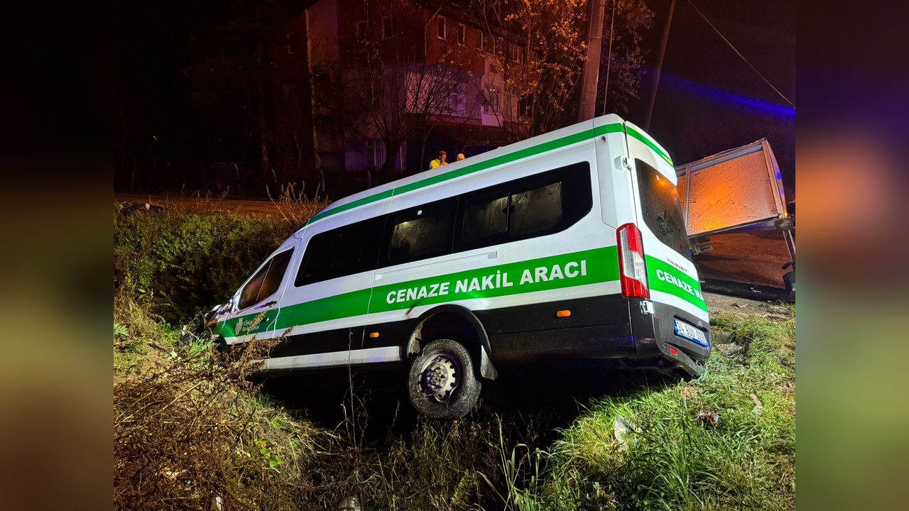 Minibüs Su Kanalına Düştü: 11 Yaralı
