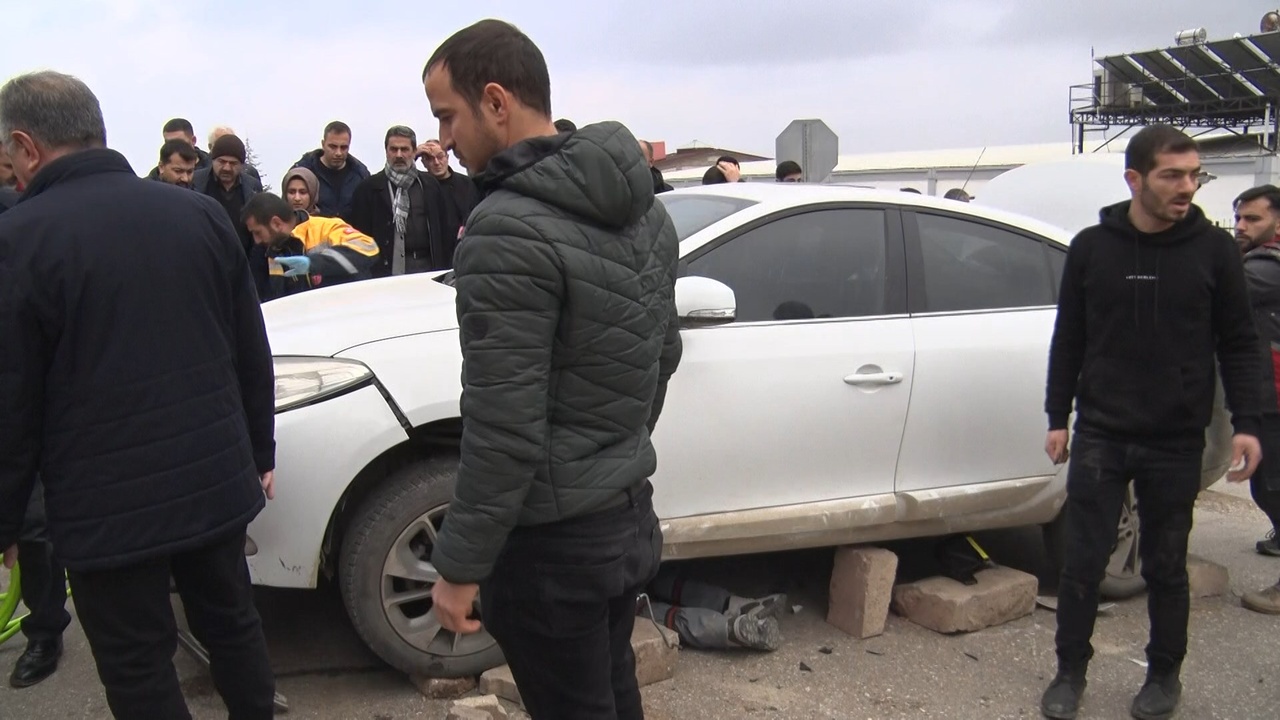 Otomobil Kazasında Motokurye Ağır Yaralandı