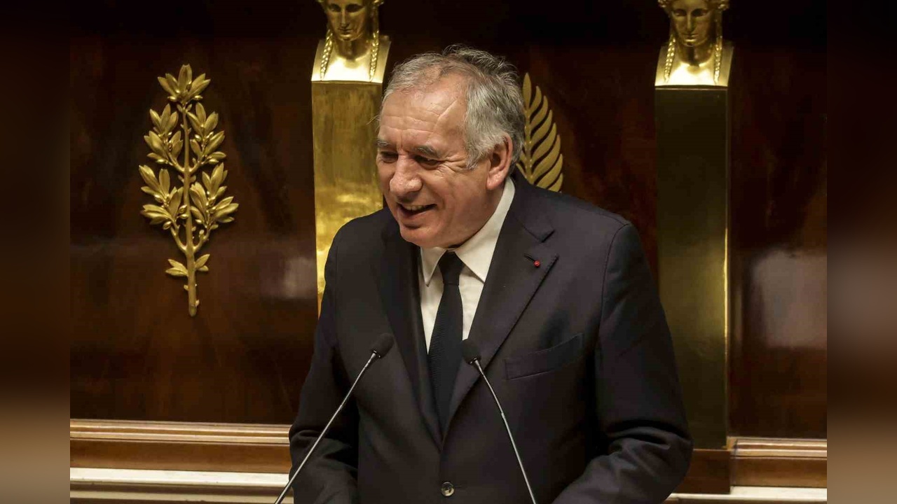 Fransa'da Hükümete Güvenoyu Önergesi Reddedildi