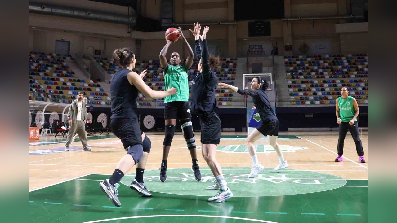 İzmit Kadın Basketbol Takımı, Nesibe Aydın Maçına Hazırlanıyor