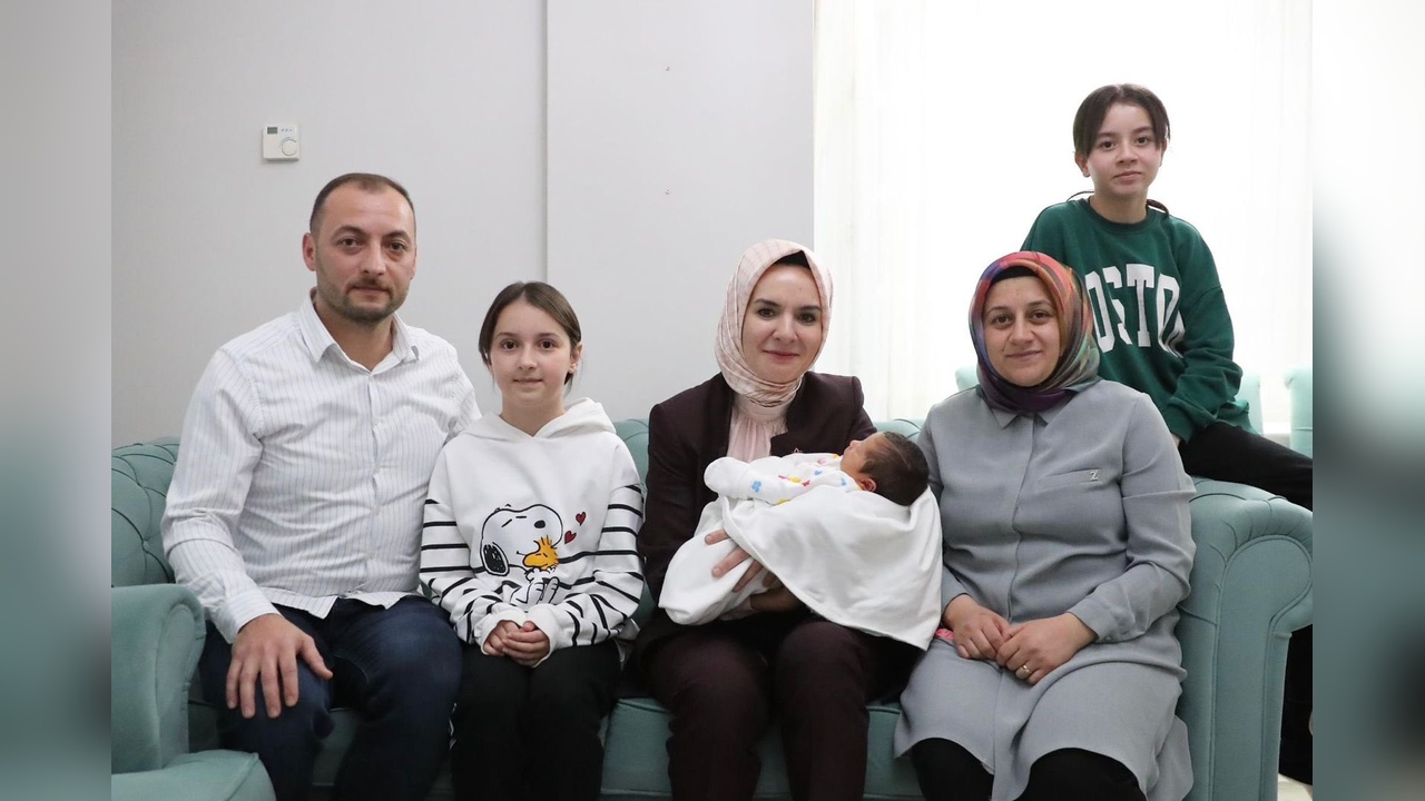 Bakan Göktaş'tan Aysima Bebeğe Ziyaret