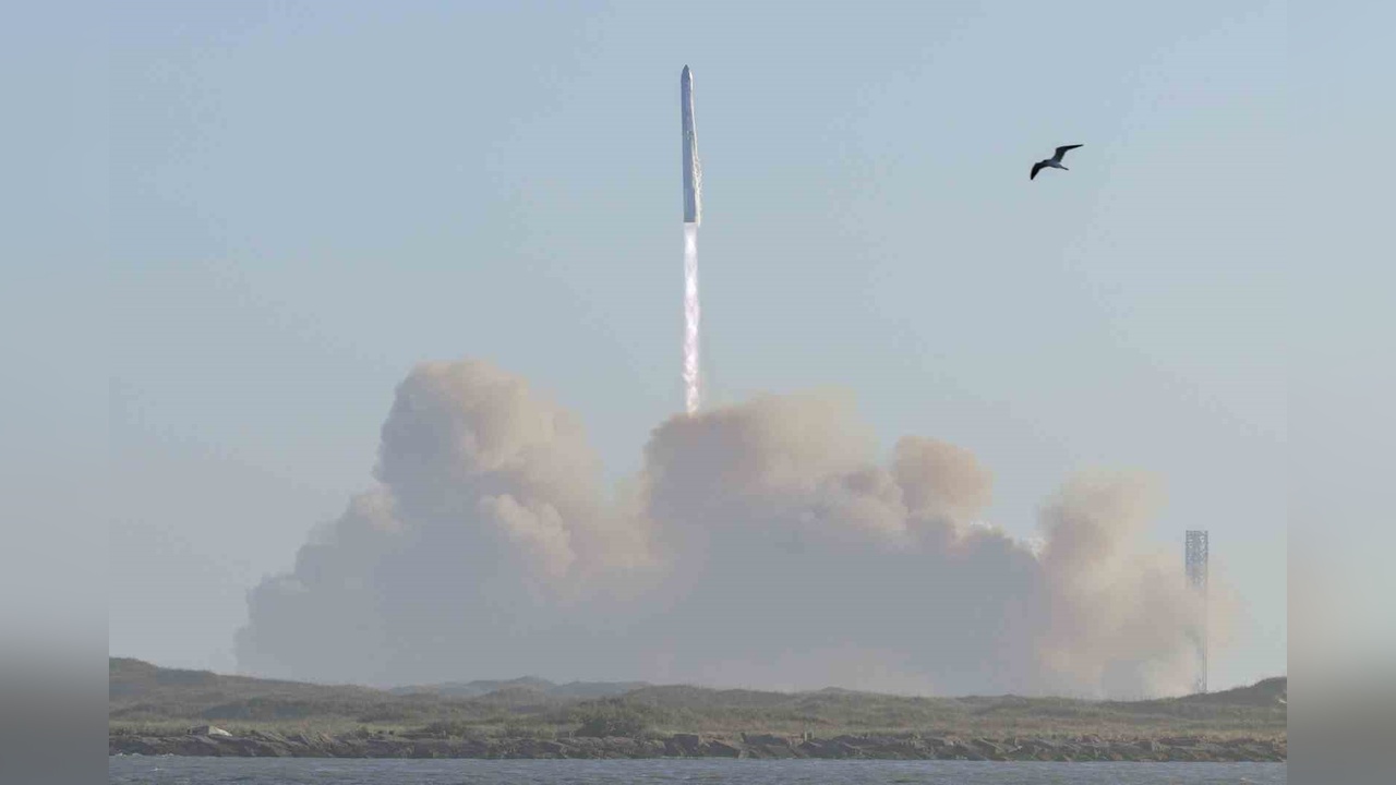 SpaceX'in Starship Roketi Fırlatmanın Ardından Hızla Parçalandı