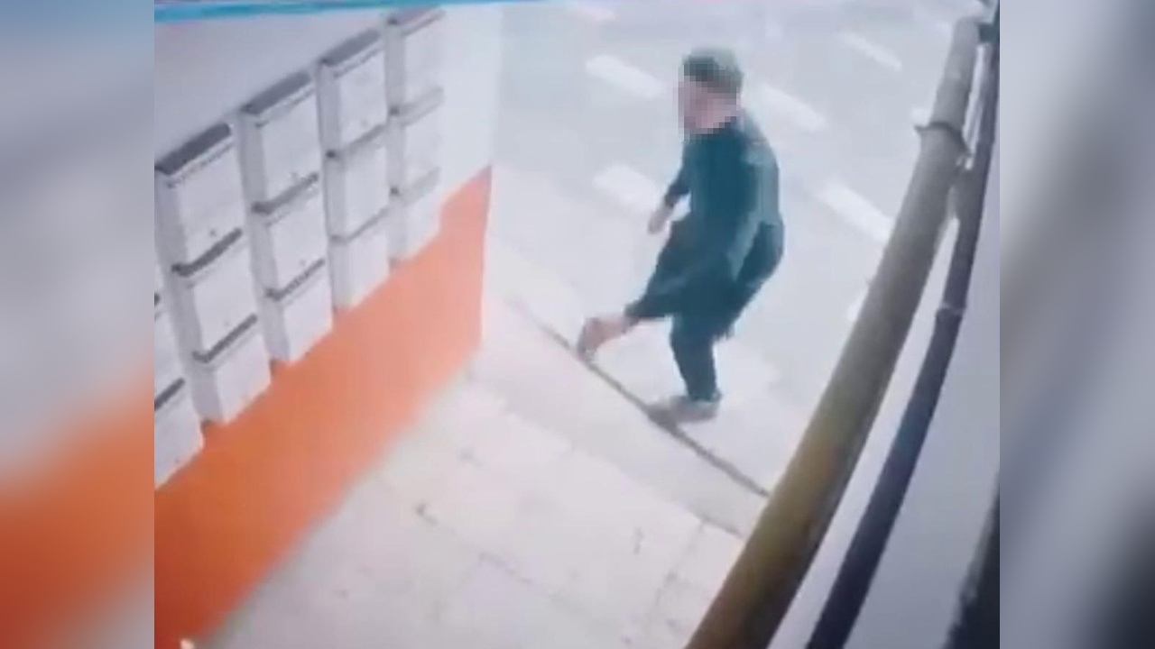 Bolu'da Asker Kaçağı Polisten Kaçarken Kameralara Yansıdı
