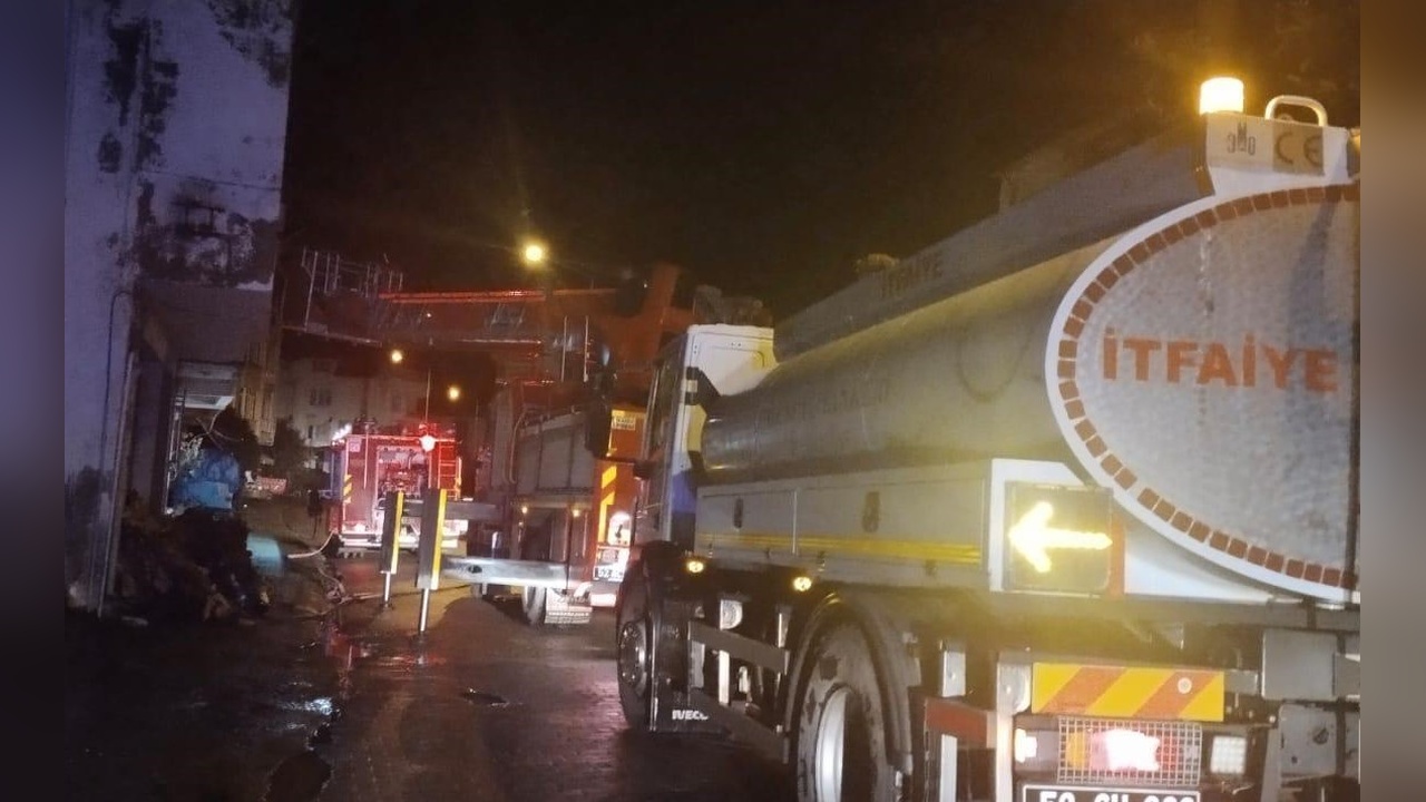 İtfaiye Ekipleri Yangında Mahsur Kalan Ev Sahibine Ulaştı