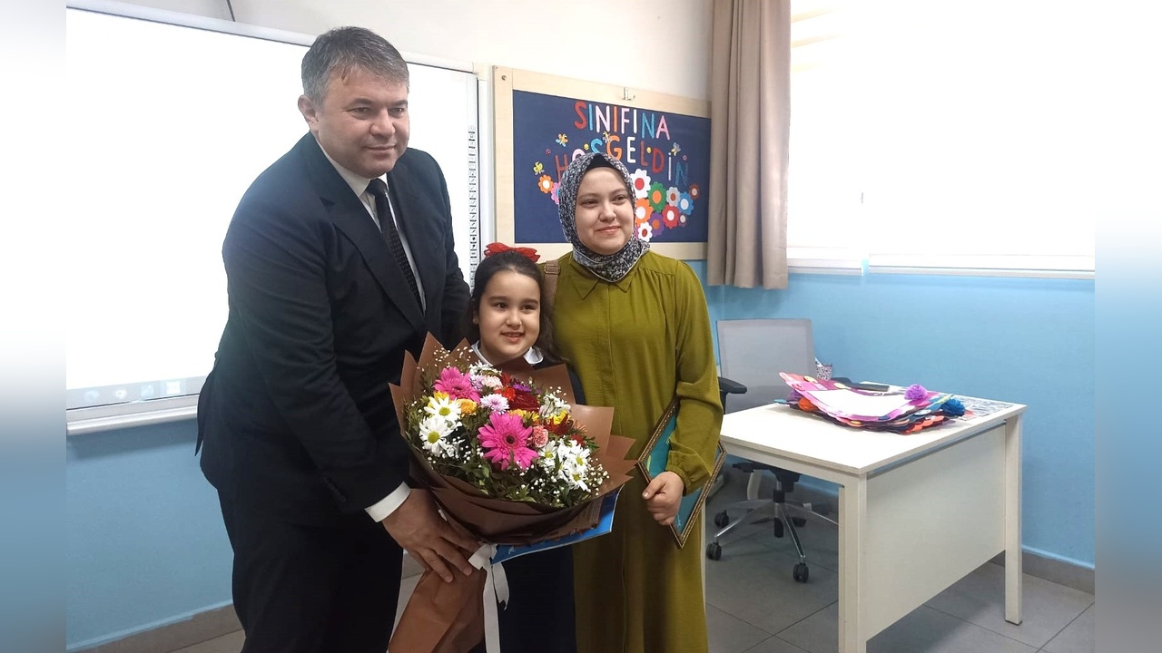 Şehit Kızından İlk Karne: Duygusal Anlar Yaşandı