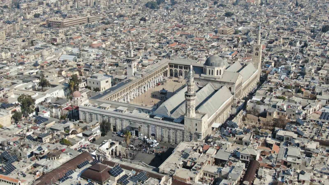 Emevi Camii'nde Restorasyon Öncesi Son Cuma Namazı Kılındı