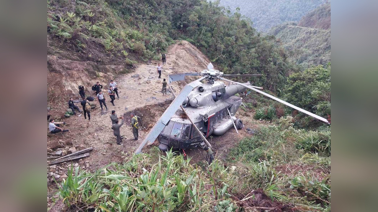 Peru'da Polis Helikopteri Dağlık Alanda Acil İniş Gerçekleştirdi