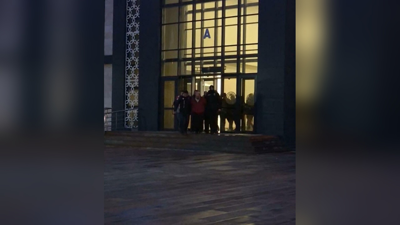 Çanakkale'de Şantaj ve Tehdit Çetesi Operasyonu: 5 Kişi Tutuklandı