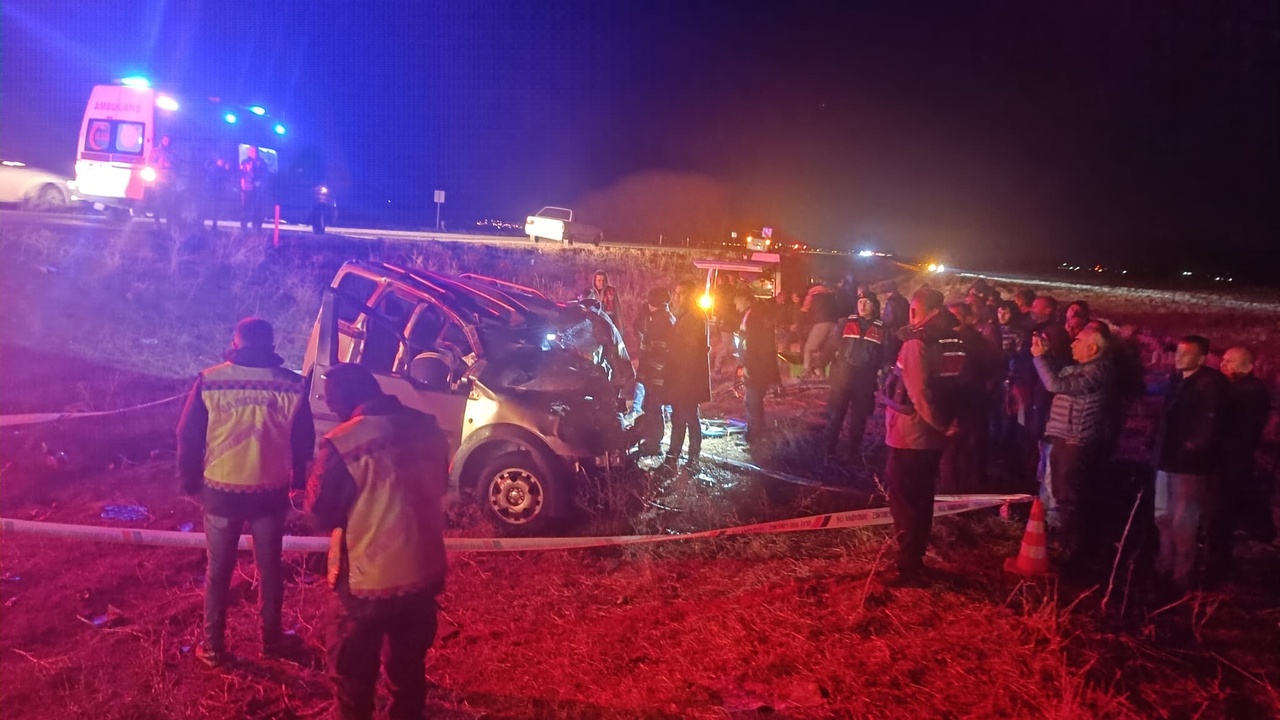 Niğde'de Trafik Kazası: İki Kişi Hayatını Kaybetti