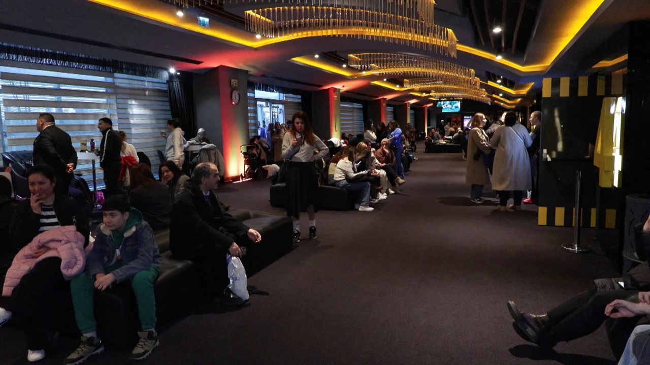 Milli Eğitim Bakanı Tekin, Çocuklarla Birlikte 'Rafadan Tayfa' Filmi İzledi