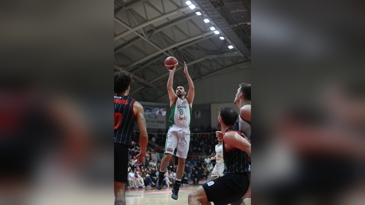 Yalovaspor, Manisa Basket'i Zor Bir Mücadeleyle Geçti