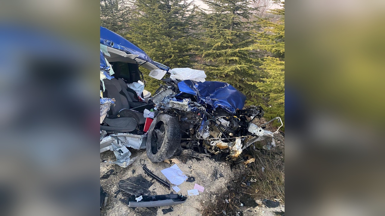 Ters Yönde Giden Araçla Çarpışma: 1 Kişi Hayatını Kaybetti