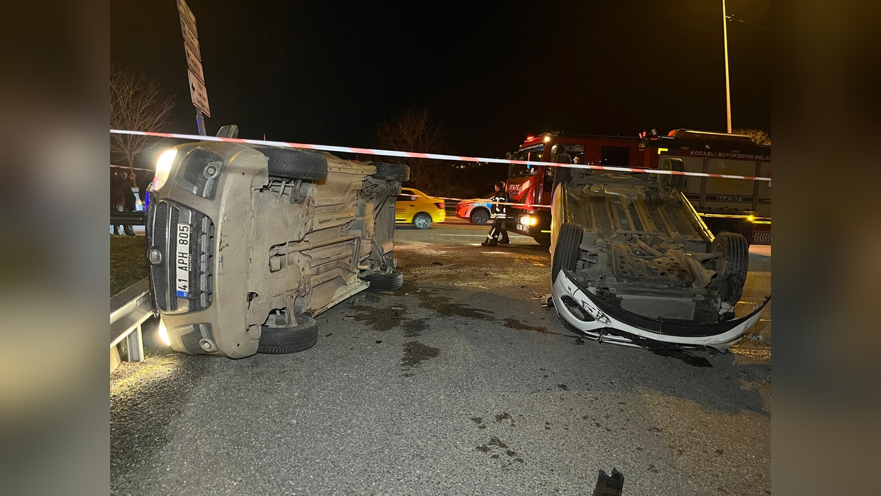 İzmit'te Trafik Kazası: Dört Kişi Yaralandı
