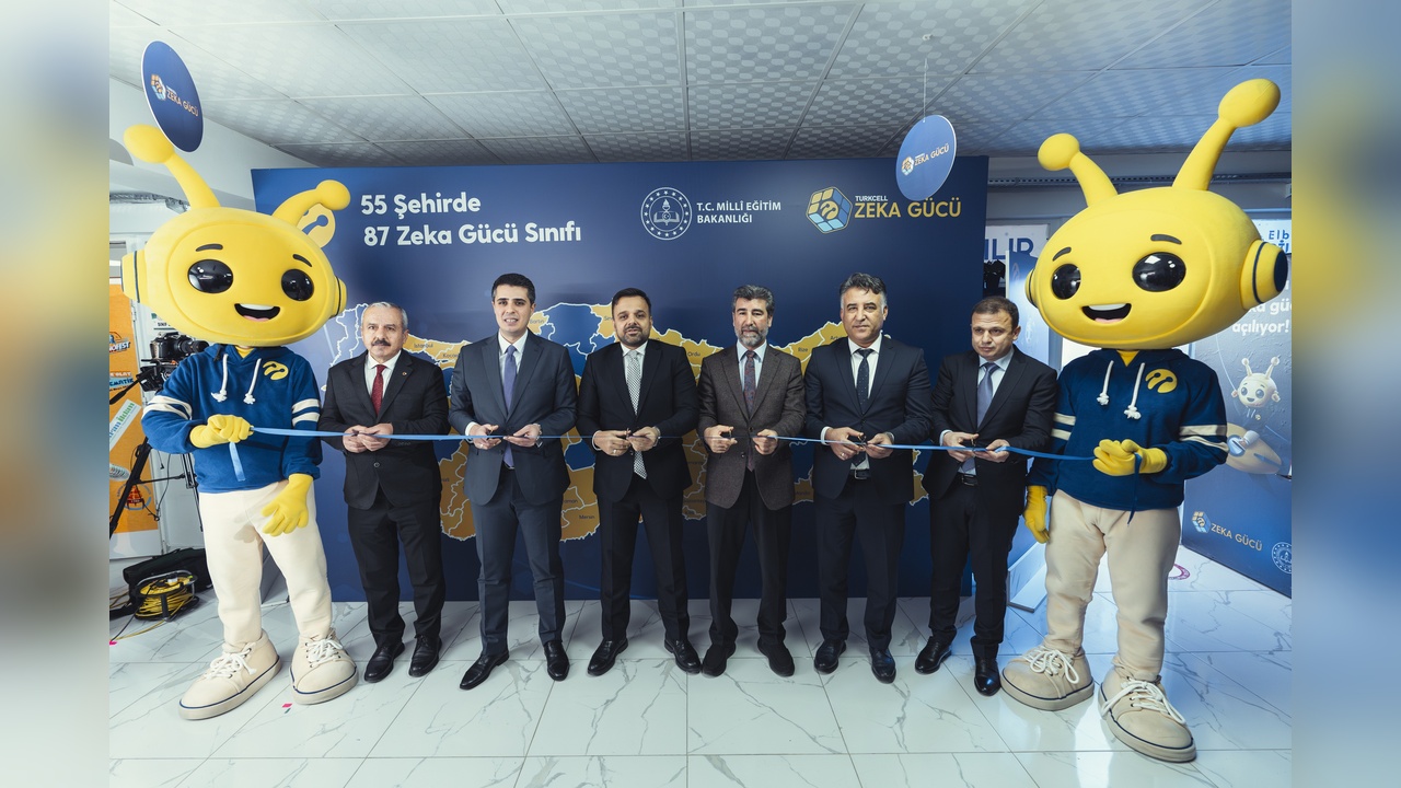 Elbistan'da Turkcell Zeka Gücü Projesi'nin Yeni Sınıfı Faaliyete Geçti
