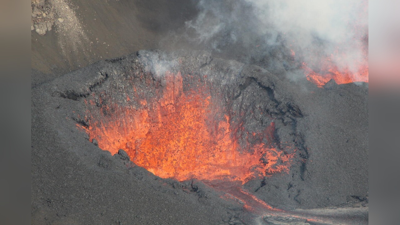 Kilauea Yanardağı'ndan Lav Püskürmesi: Hawaii'de Doğa Olayı
