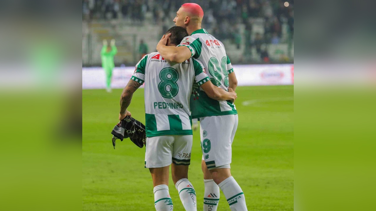 Kramer'ın Pembe Saç Renkleriyle Dikkat Çeken Yükselişi