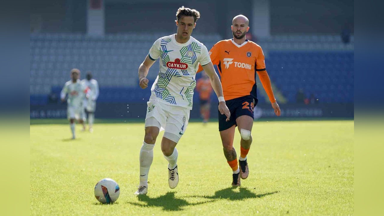 Başakşehir, Çaykur Rizespor'u İlk Yarıda Geçti
