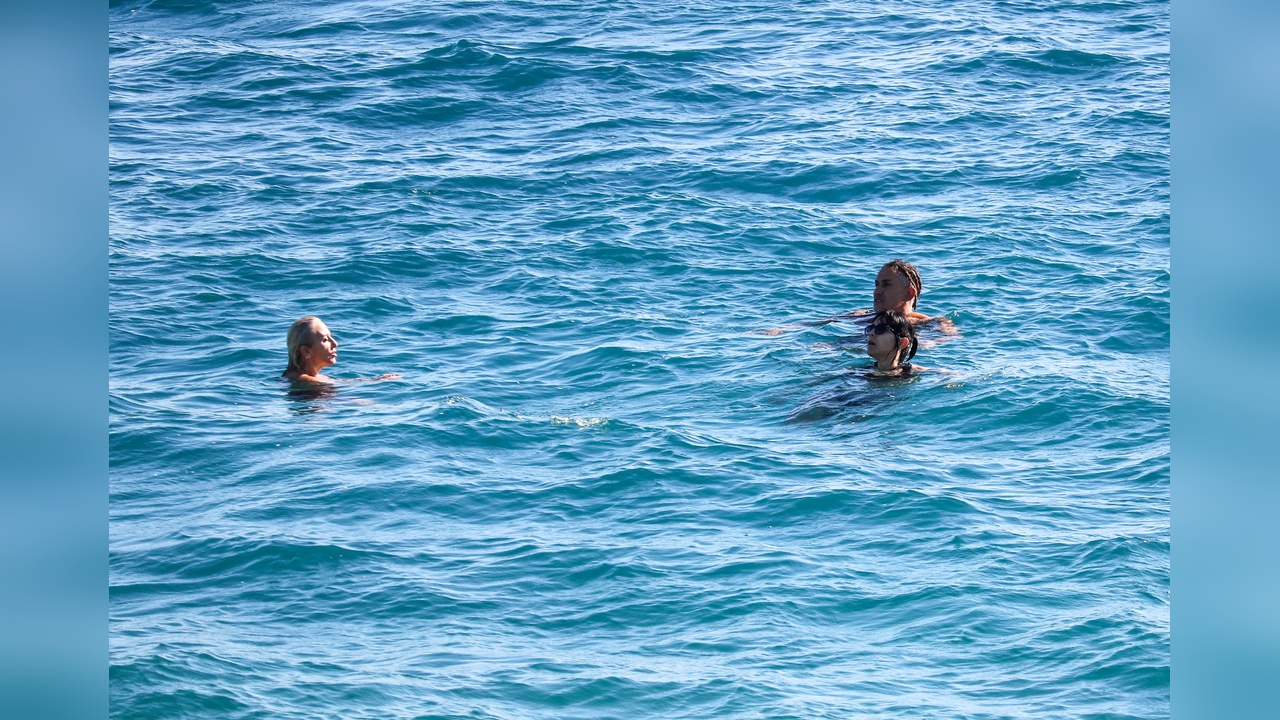 Antalya'da Sömestir Tatilinde Plajlar Dolu