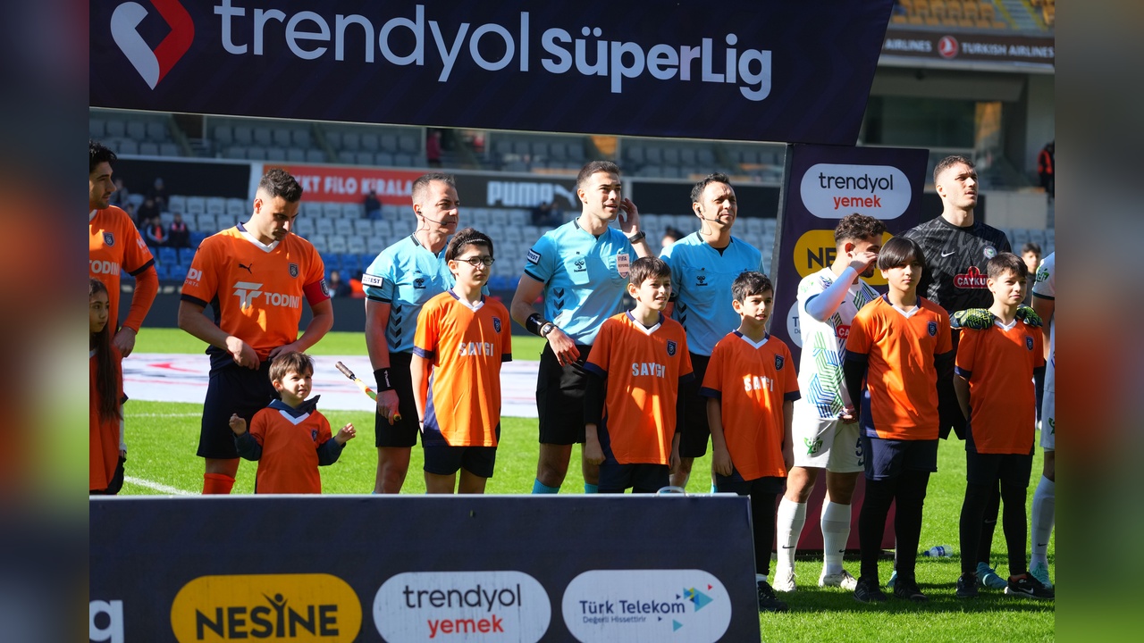 Başakşehir, Rizespor'u 2-0 Geçti
