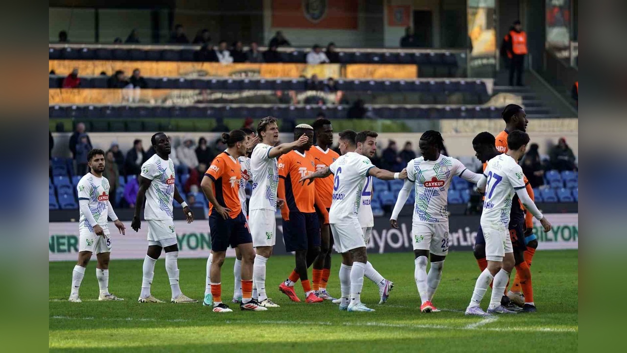 Başakşehir, Çaykur Rizespor'u 2-0 Mağlup Etti