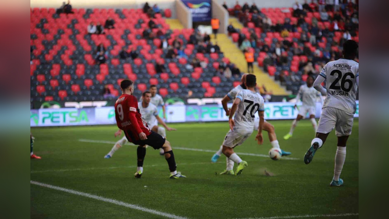 Gaziantep FK ve Bodrum FK İlk Yarıda Beraberlikte Kaldı