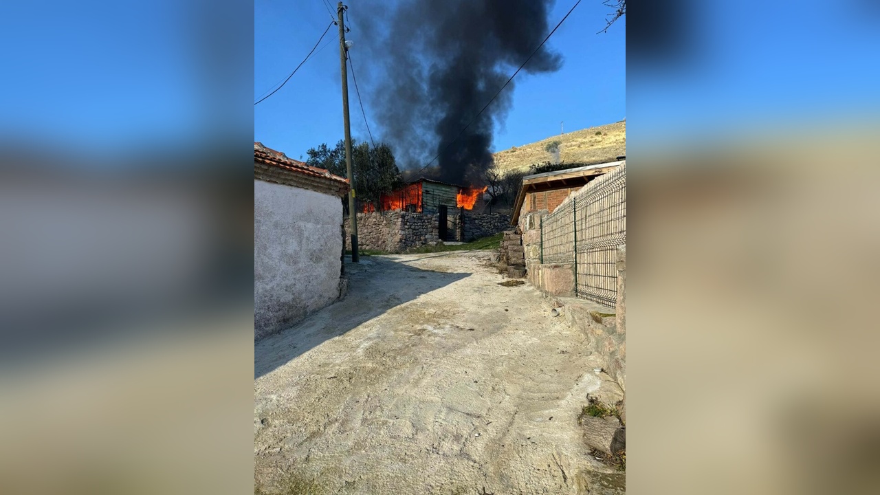 Çanakkale'de Müstakil Evde Yangın Çıktı