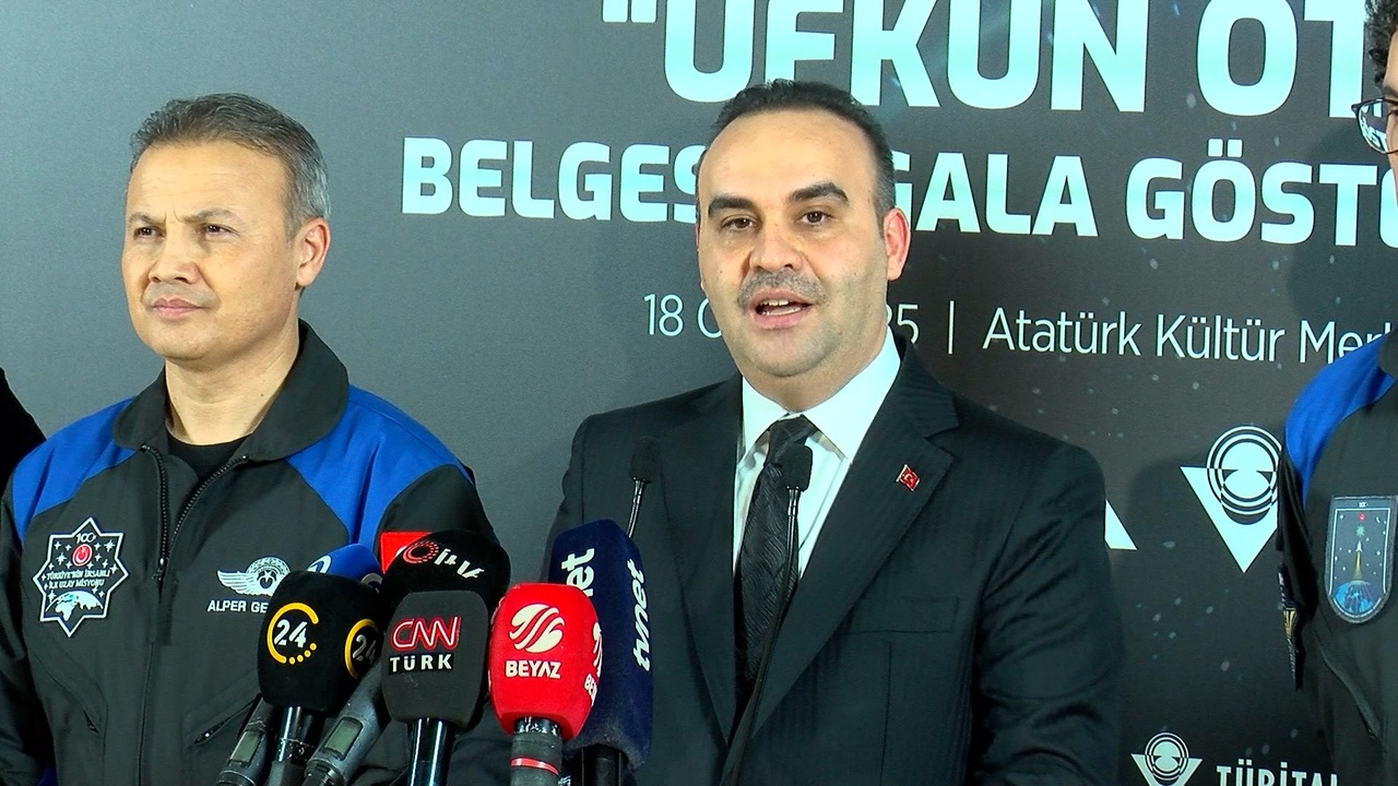 Bakan Kacır, 'Ufkun Ötesinde' Belgeselinin Gala Gösteriminde Yer Aldı