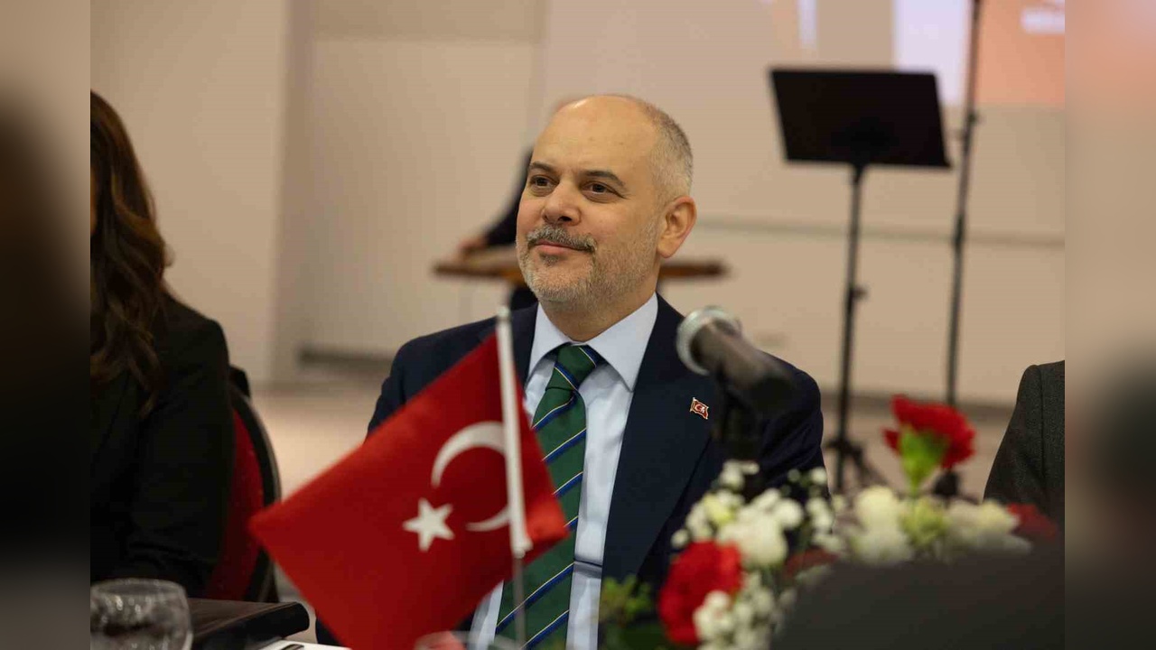 Büyükelçi Kılıç, Düsseldorf'ta STK Temsilcileriyle Buluştu