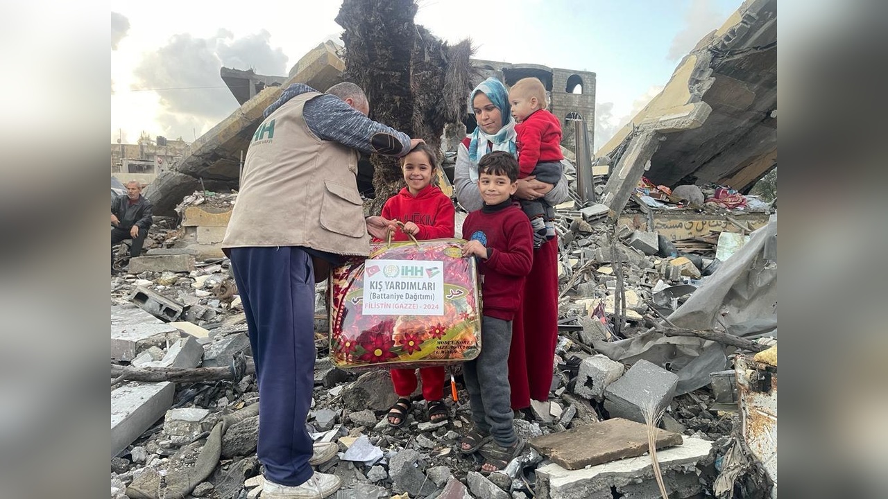 İHH, 2024'te Filistin'de Yüz Binlerce Kişiye Yardım Ulaştırdı