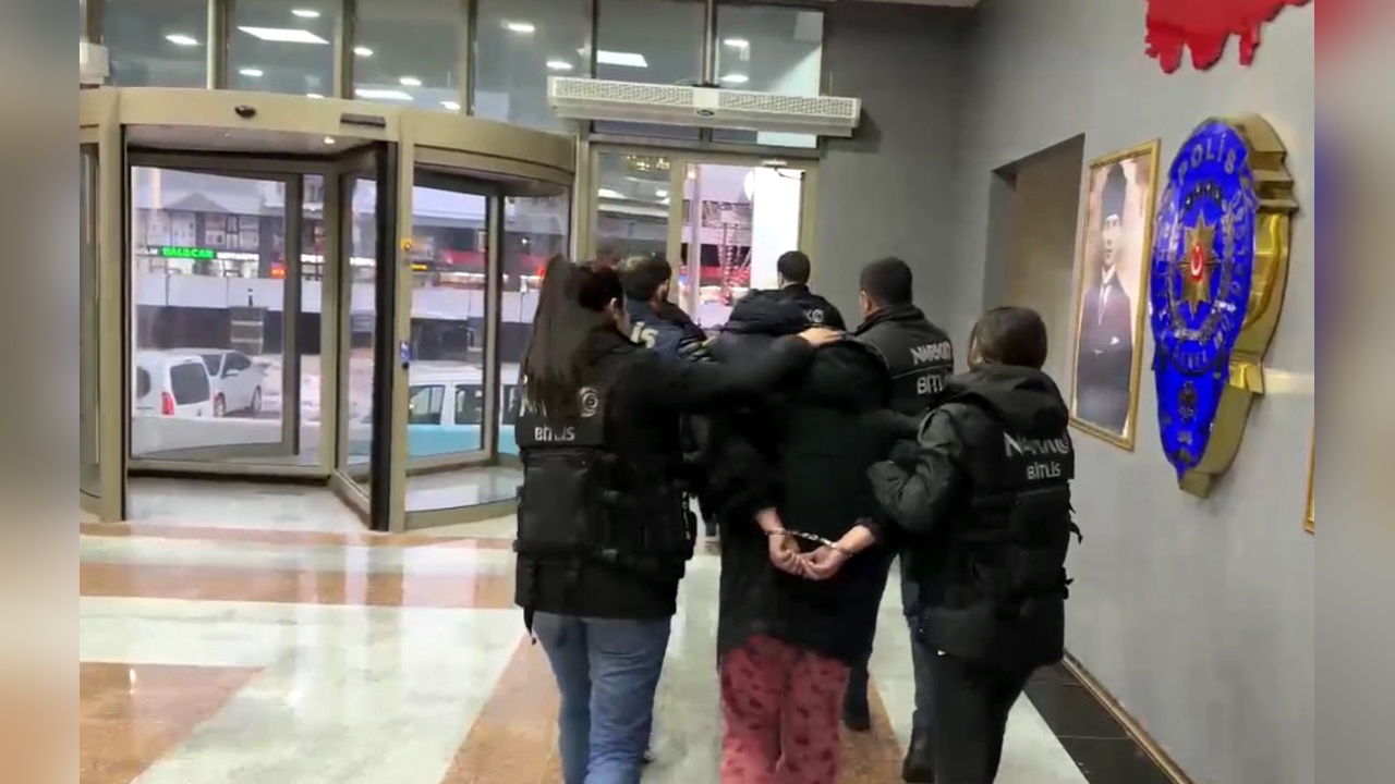 İranlı Yolcuların Mide ve Bağırsaklarında Uyuşturucu Madde Ele Geçirildi