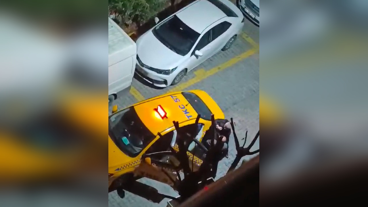Esenyurt'ta Taksici ve Yolcu Arasında Kavga: Güvenlik İzledi
