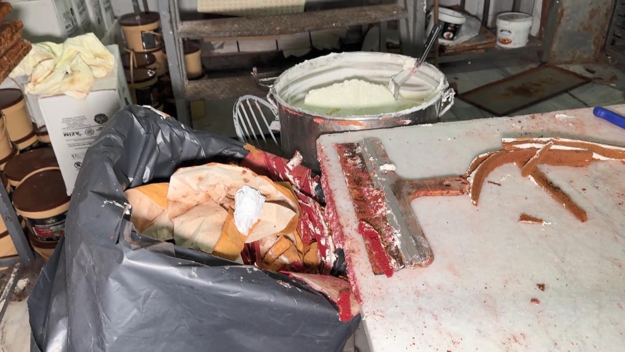 Mühürlü İmalathanede Pasta Üretimi Yaparken Yakalandılar
