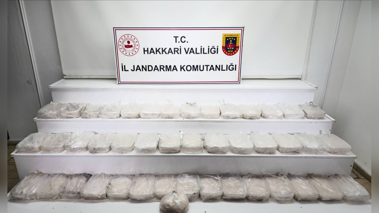 Hakkari'de Uyuşturucu Operasyonu: 49 Kilo Metamfetamin Yakalandı
