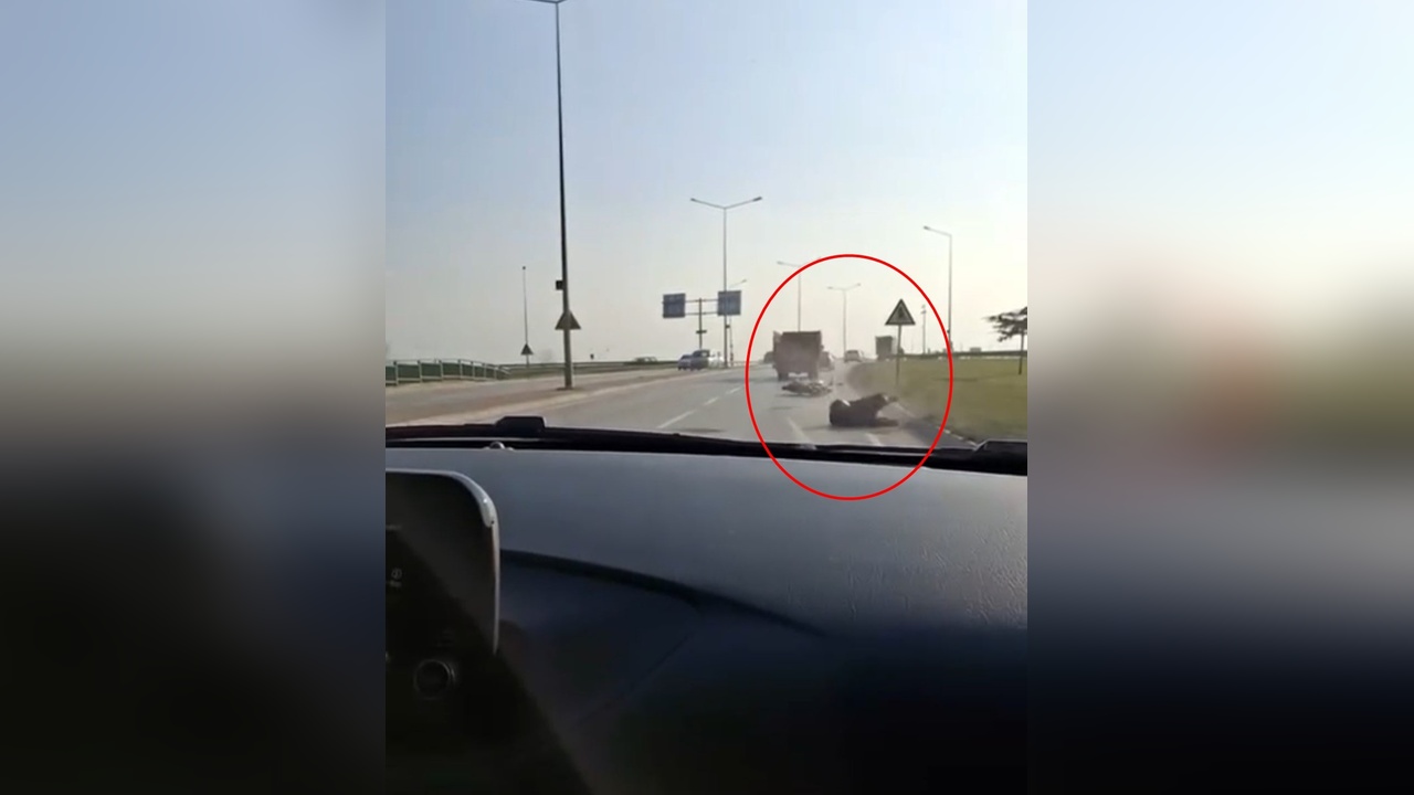 Sosyal Medya İçin Video Çekerken Motosiklet Kazası Görüntülendi