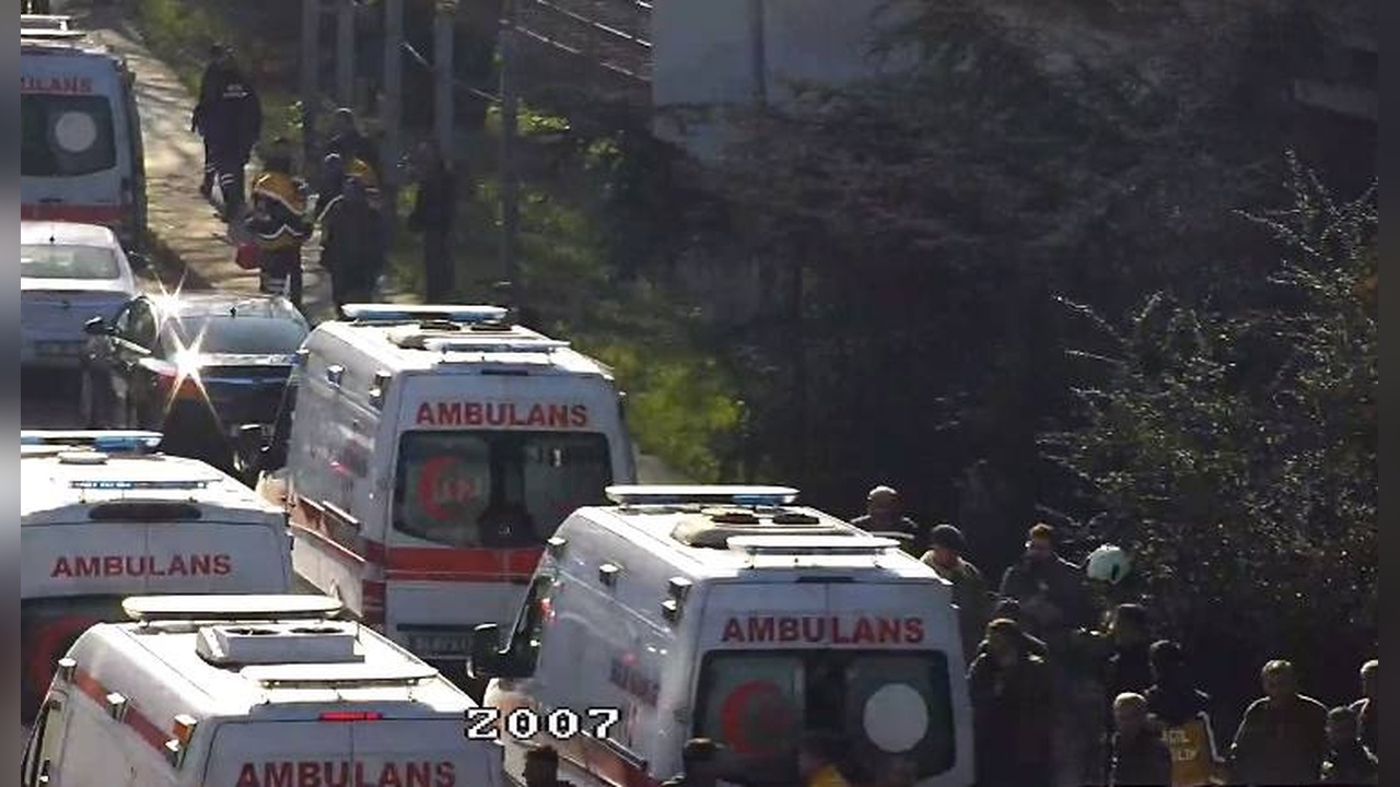 Esenler'de Makas Atan Sürücü Kaza Yaptı, 6 Kişi Yaralandı
