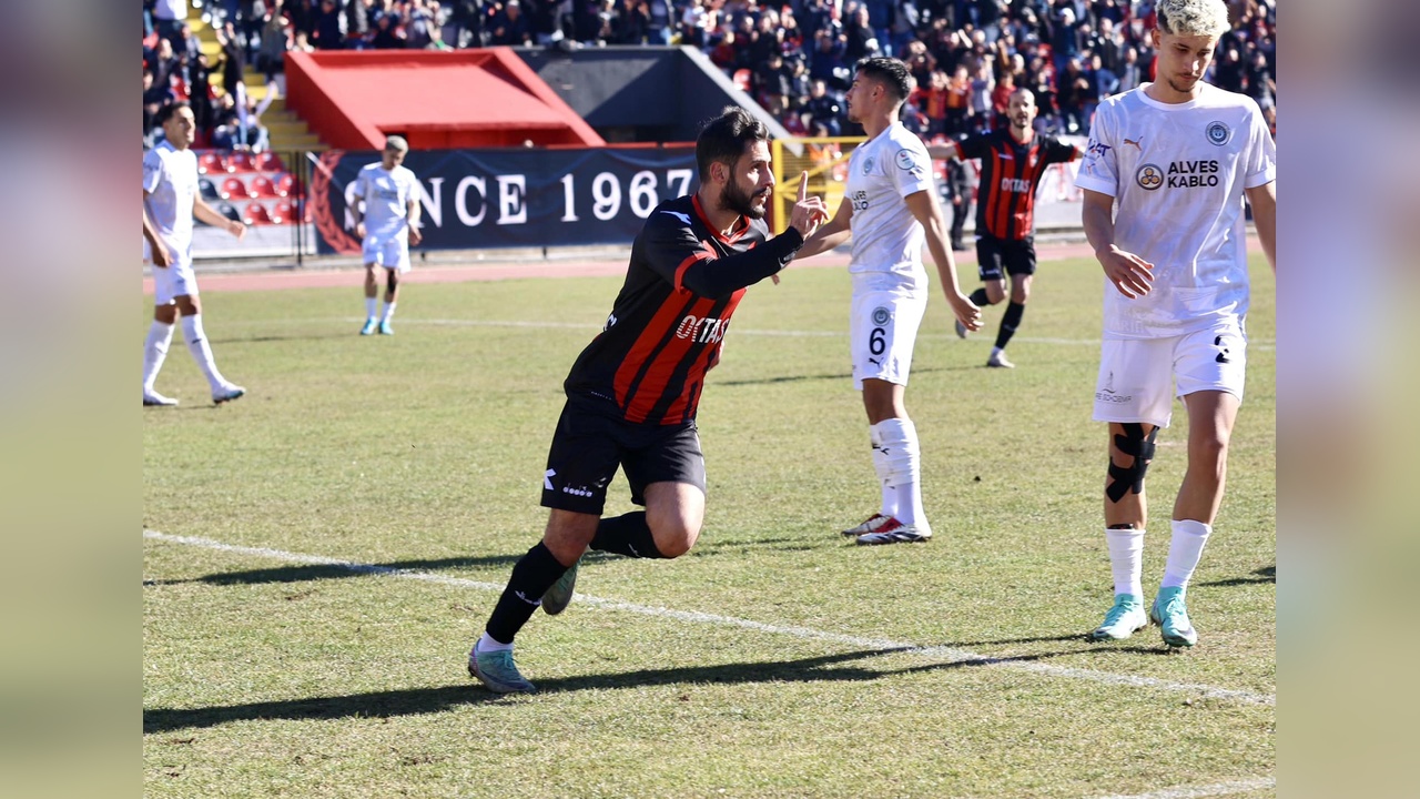 Uşakspor ve Etimesgut Belediyespor Beraberlikte Anlaştı